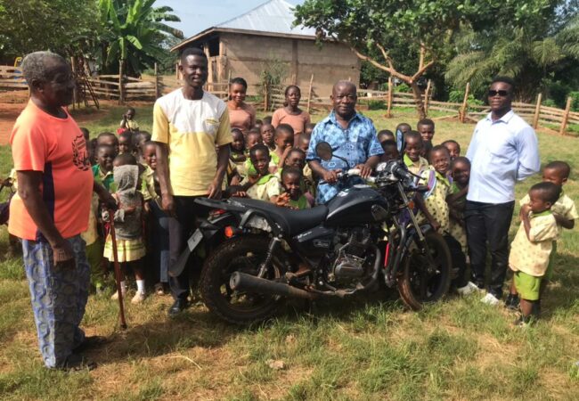 Mobiler dank Spenden: Ein Motorrad für die Heritage Academy