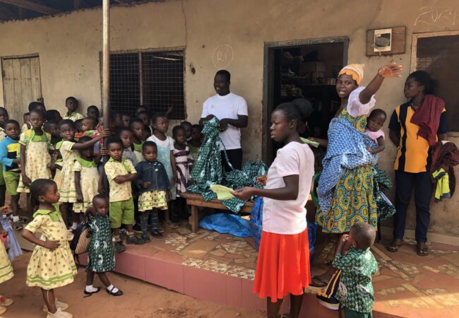 Heritage Academy in Boabeng: Neue Schulkleidung