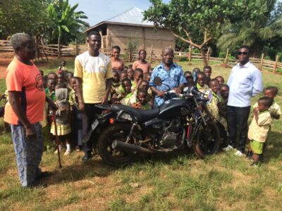 Mobiler dank Spenden: Ein Motorrad für die Heritage Academy
